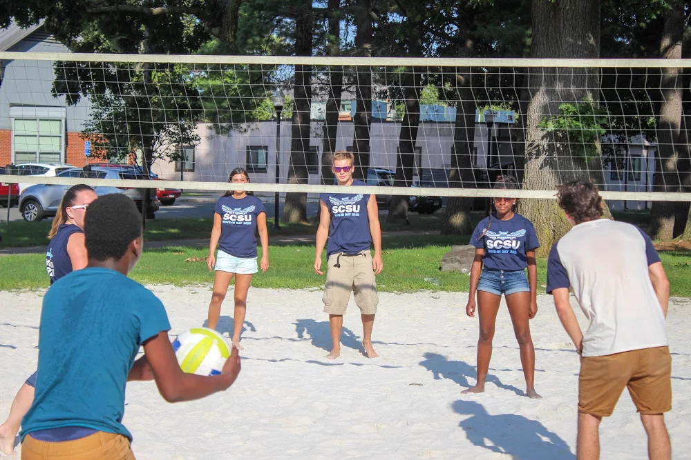Members of the Move in Crew playing volleyball with new students Thursday Aug 25 2016